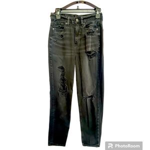 American Eagle Ripped Relaxed Mom Jeans Size 2 Long